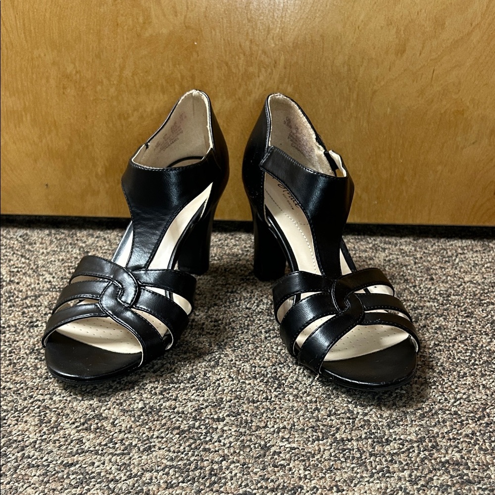 Life Stride Elegant Black Open-Toe Heels